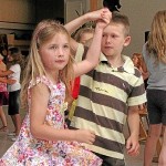 OGS Rosendahl, Ferienaktion Musical, Kinder tanzen Walzer